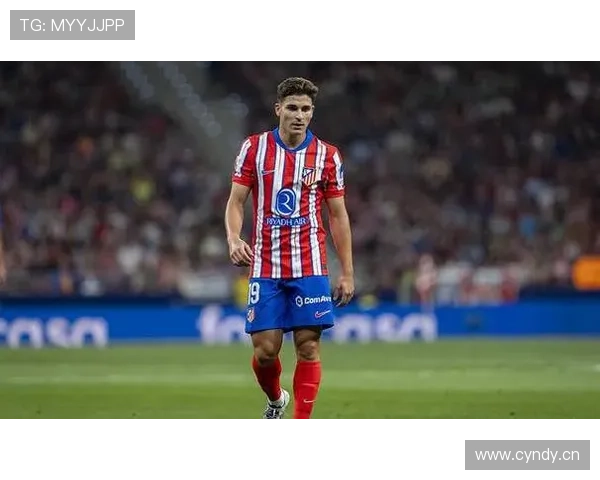 阿尔瓦雷斯河床成名，年轻球员的崛起得到足球界广泛关注与认可