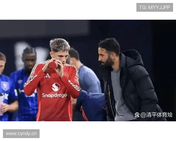 曼联更衣室矛盾再度曝光,对球队赛季稳定性带来影响 曼联更衣室矛盾再度曝光,对球队赛季稳定性带来影响